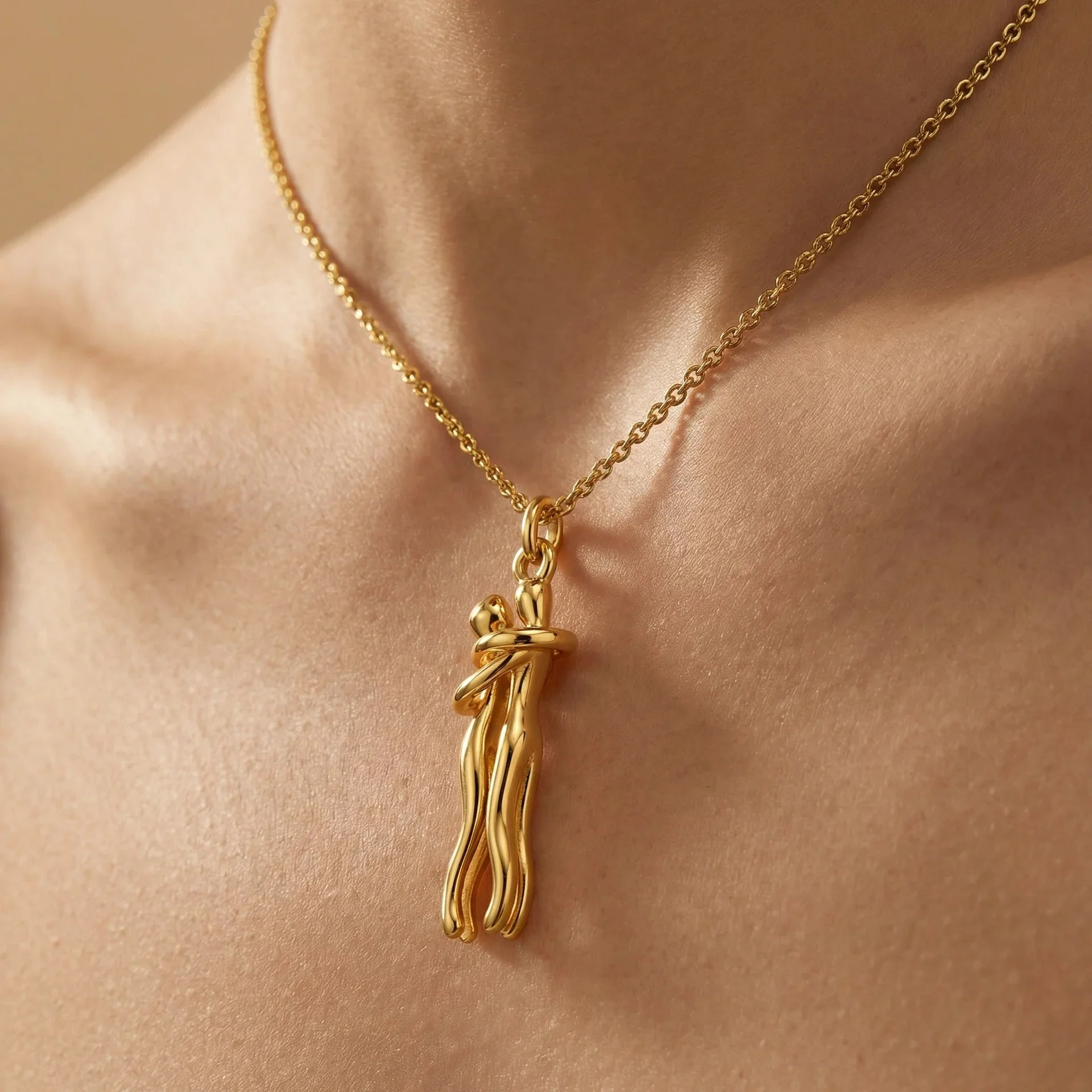 Collier étreinte symbolique élégant - Image 5