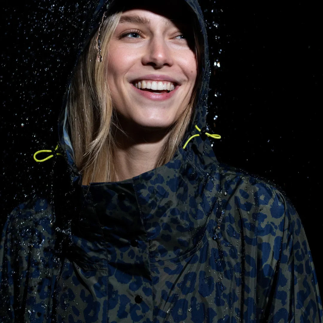 Veste longue à capuche et imperméable - Image 2