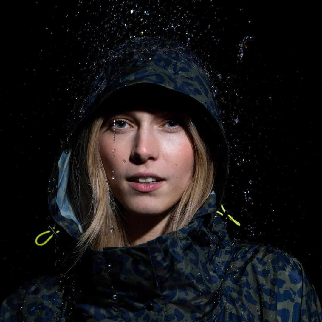 Veste longue à capuche et imperméable - Image 4