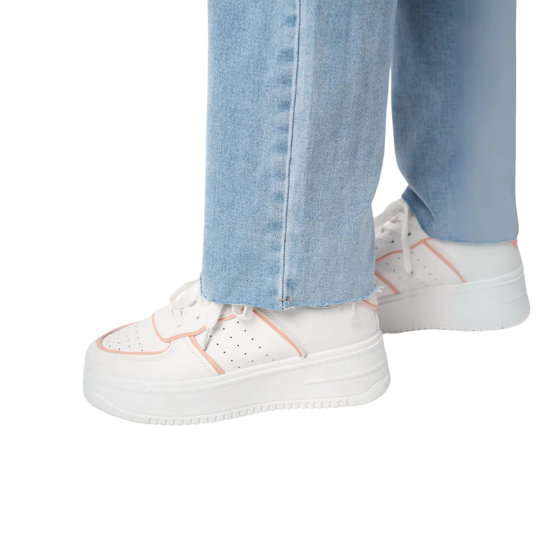 Jean droit pour femme en bleu clair