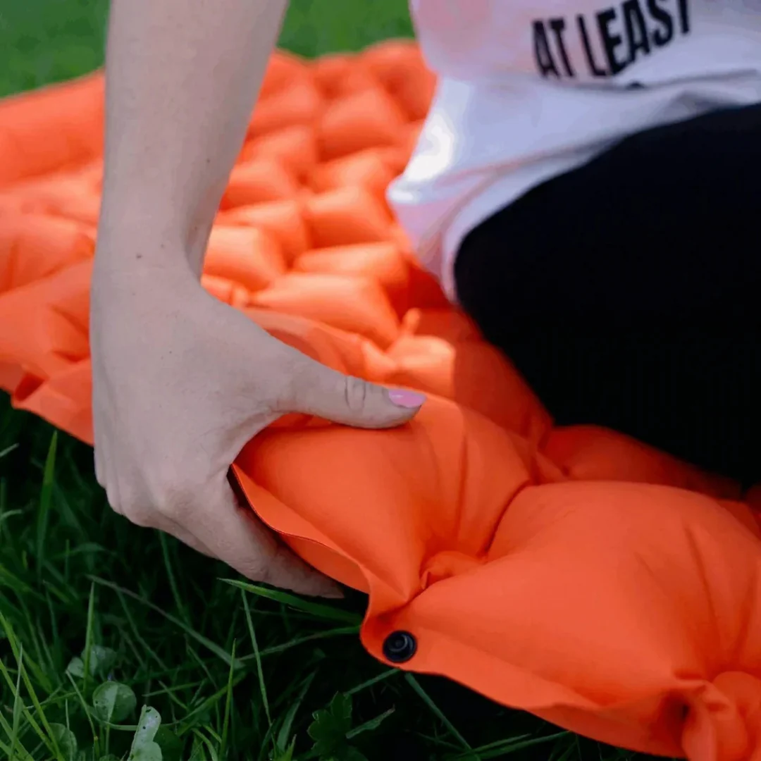 Matelas de Camping Gonflable Léger avec Pompe Intégrée - Image 18