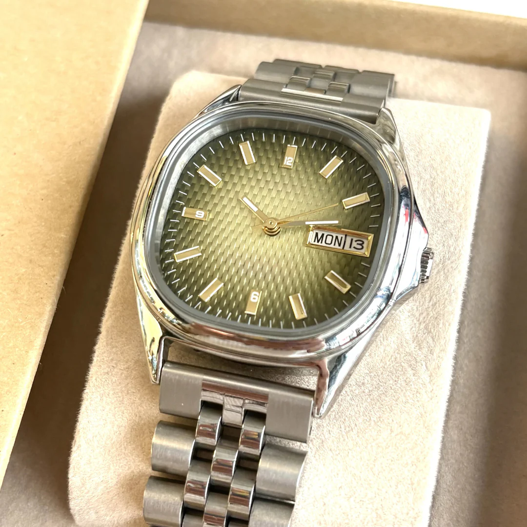 Montre Homme Cadran Vert Élégant avec Bracelet Métallique - Image 2
