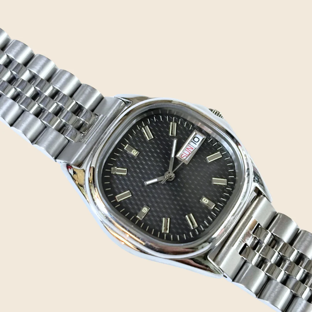 Montre Homme Cadran Vert Élégant avec Bracelet Métallique - Image 3