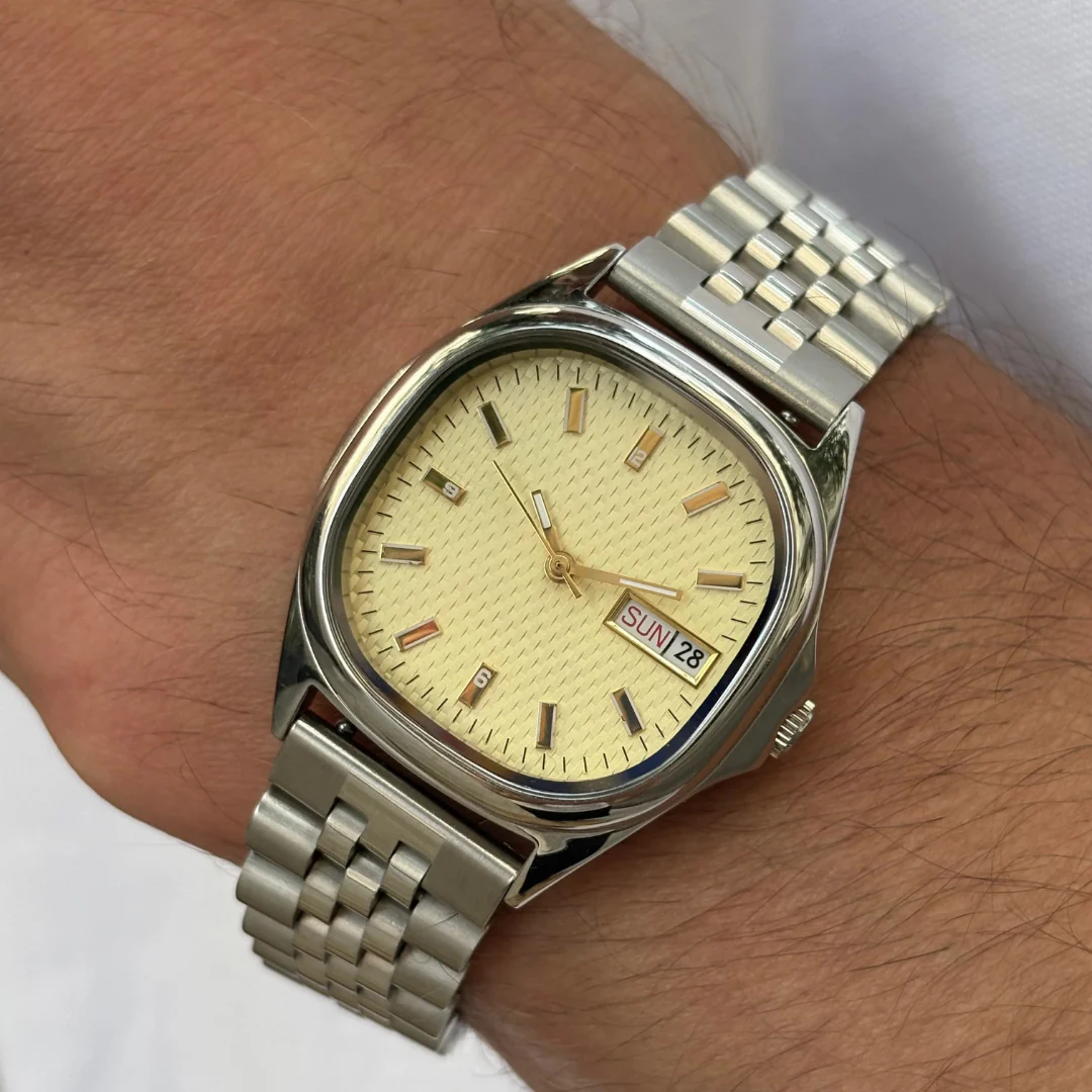 Montre Homme Cadran Vert Élégant avec Bracelet Métallique - Image 6