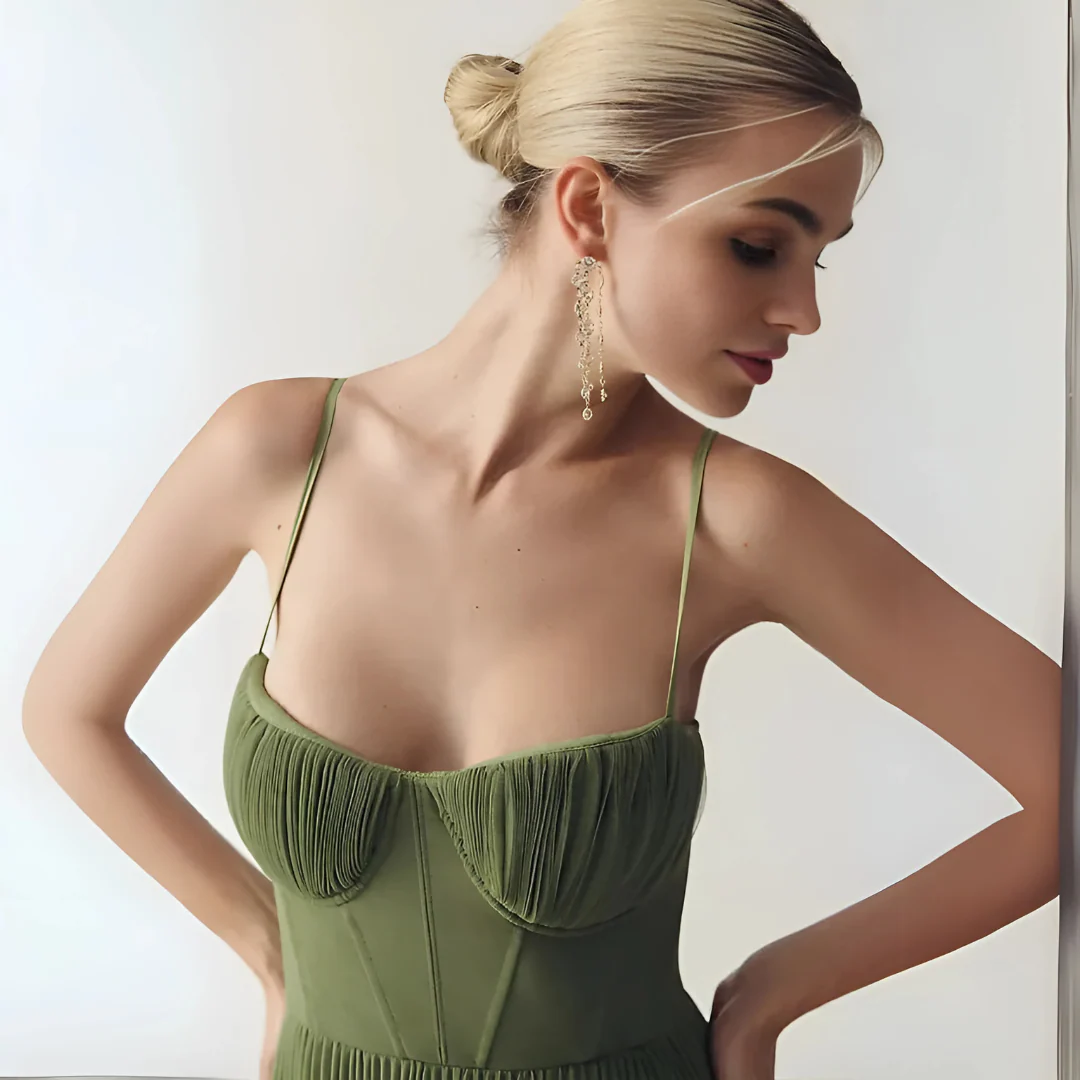 Robe asymétrique en tulle plissé vert – Élégance aérienne - Image 3