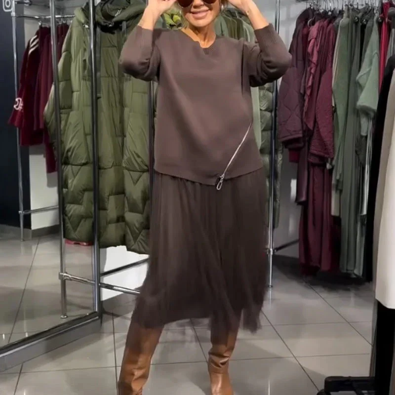 Robe fluide en maille et voile - Image 6