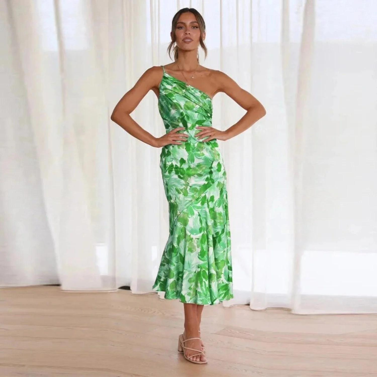 Sienna - Robe longue asymétrique à motif floral pour femme - Image 3