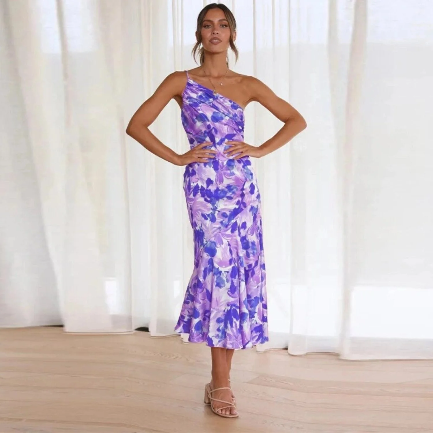 Sienna - Robe longue asymétrique à motif floral pour femme - Image 4